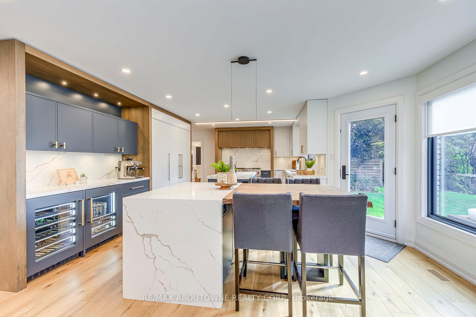 Photo 12 of 54 Deerview Avenue, Hamilton, Ancaster — HOMEH