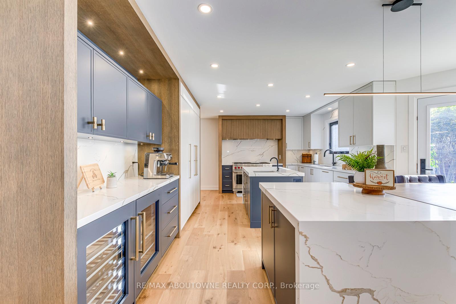 Photo 13 of 54 Deerview Avenue, Hamilton, Ancaster — HOMEH