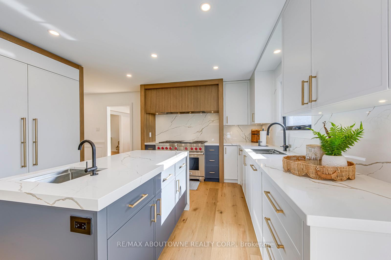 Photo 16 of 54 Deerview Avenue, Hamilton, Ancaster — HOMEH