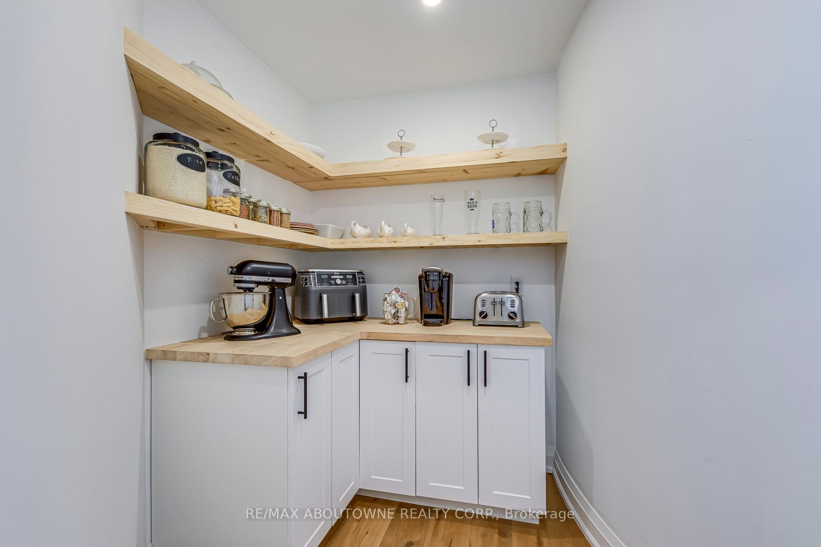 Photo 20 of 54 Deerview Avenue, Hamilton, Ancaster — HOMEH