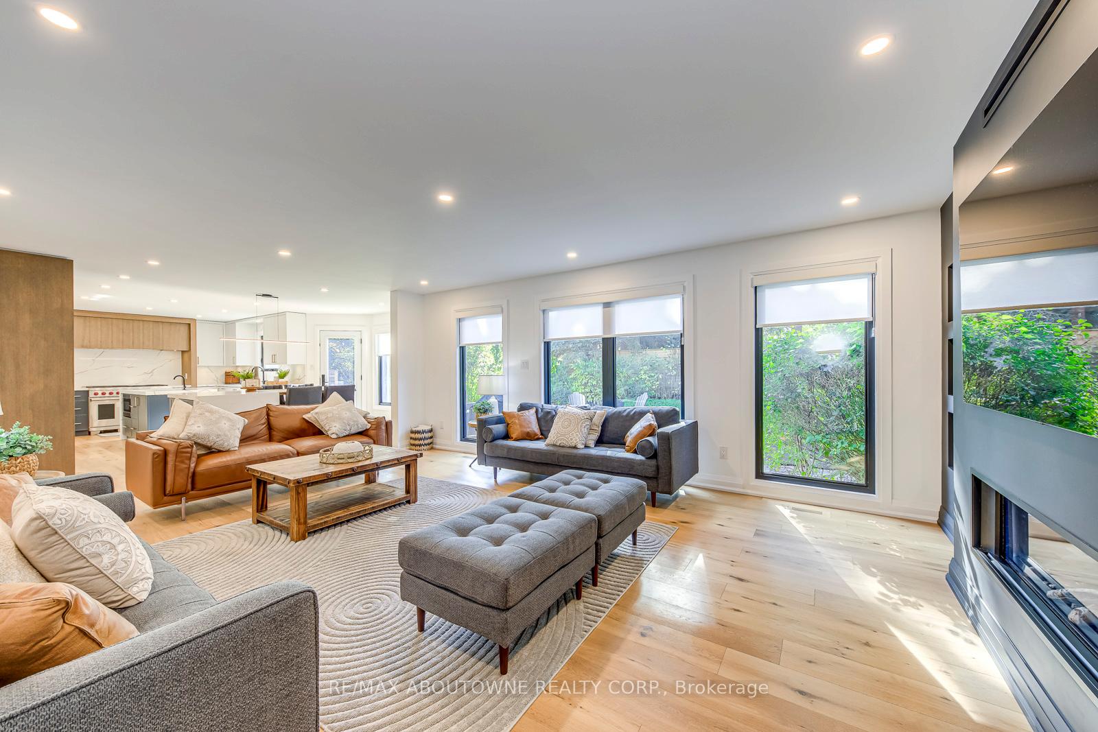 Photo 23 of 54 Deerview Avenue, Hamilton, Ancaster — HOMEH