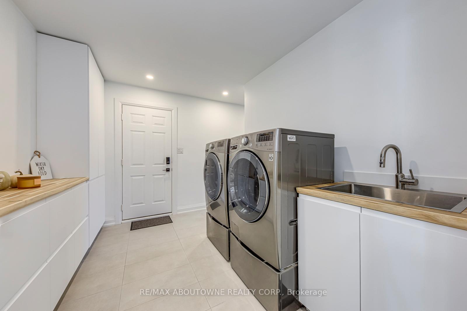 Photo 26 of 54 Deerview Avenue, Hamilton, Ancaster — HOMEH