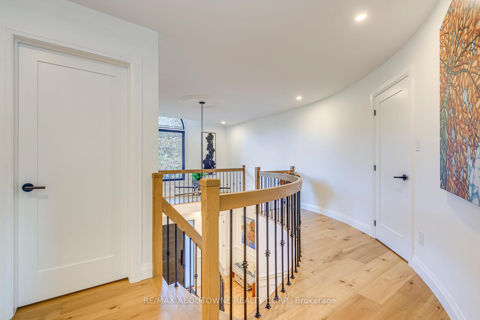 Photo 28 of 54 Deerview Avenue, Hamilton, Ancaster — HOMEH