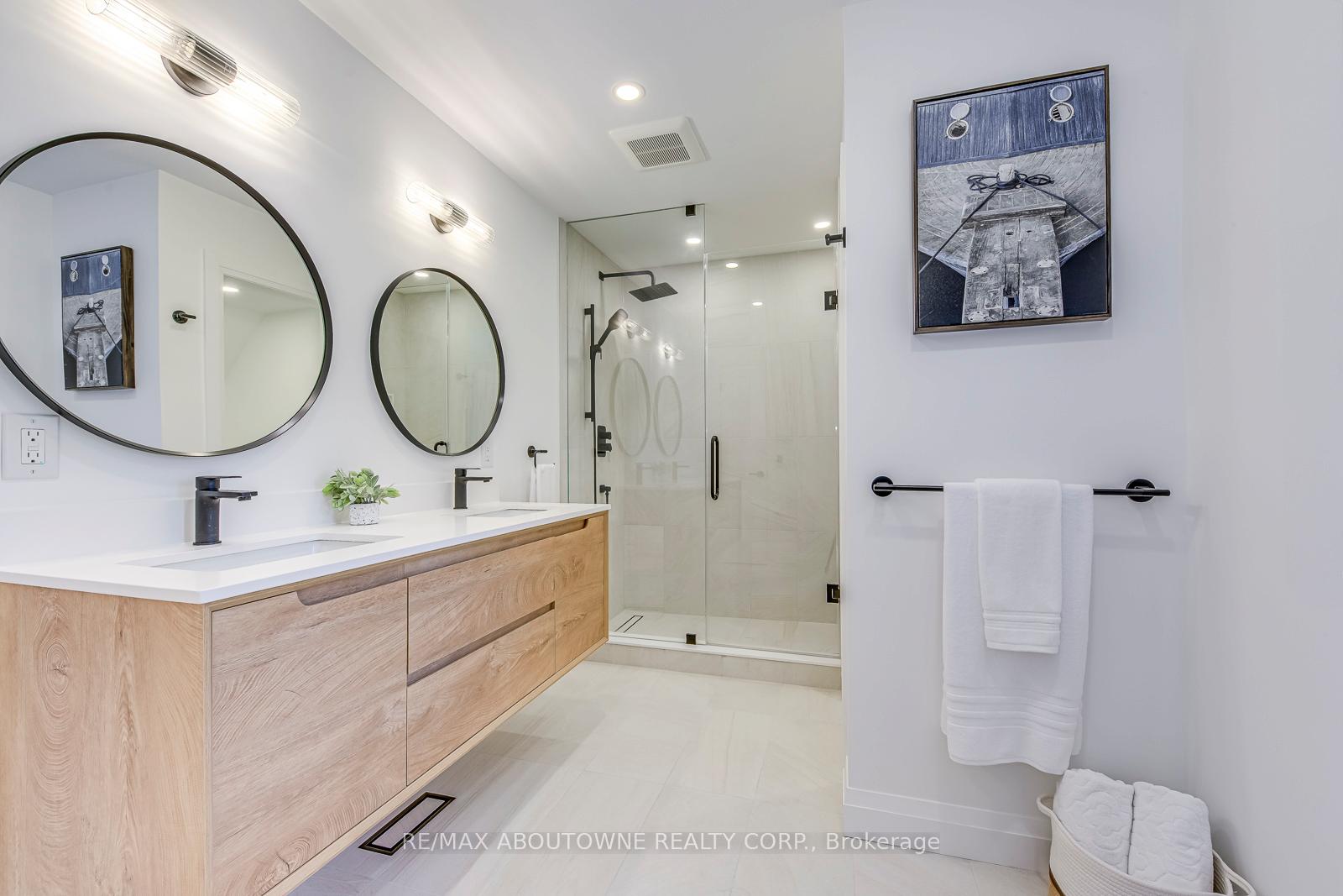 Photo 37 of 54 Deerview Avenue, Hamilton, Ancaster — HOMEH