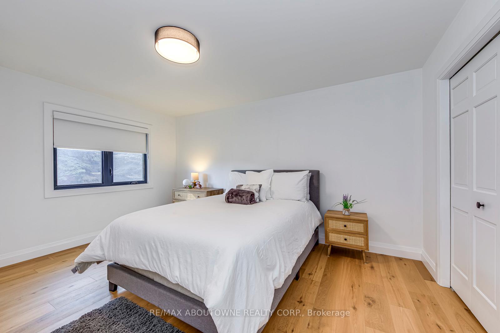 Photo 38 of 54 Deerview Avenue, Hamilton, Ancaster — HOMEH