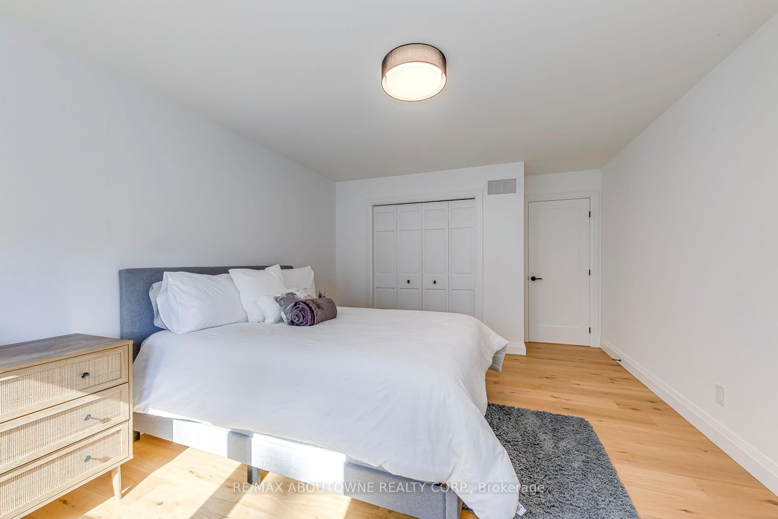 Photo 39 of 54 Deerview Avenue, Hamilton, Ancaster — HOMEH