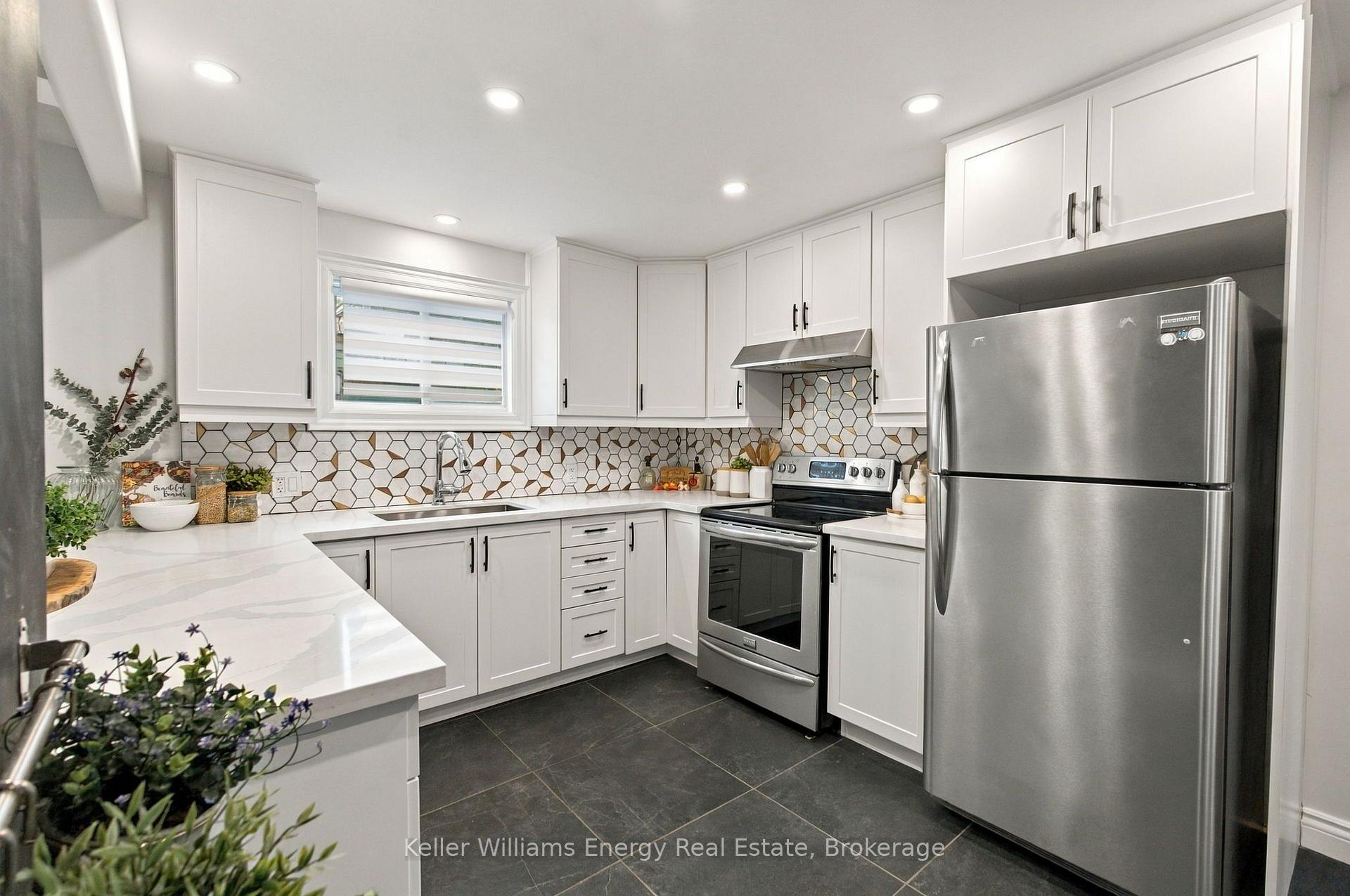 Photo 14 of 123 Barrie Avenue, Oshawa, Central — HOMEH