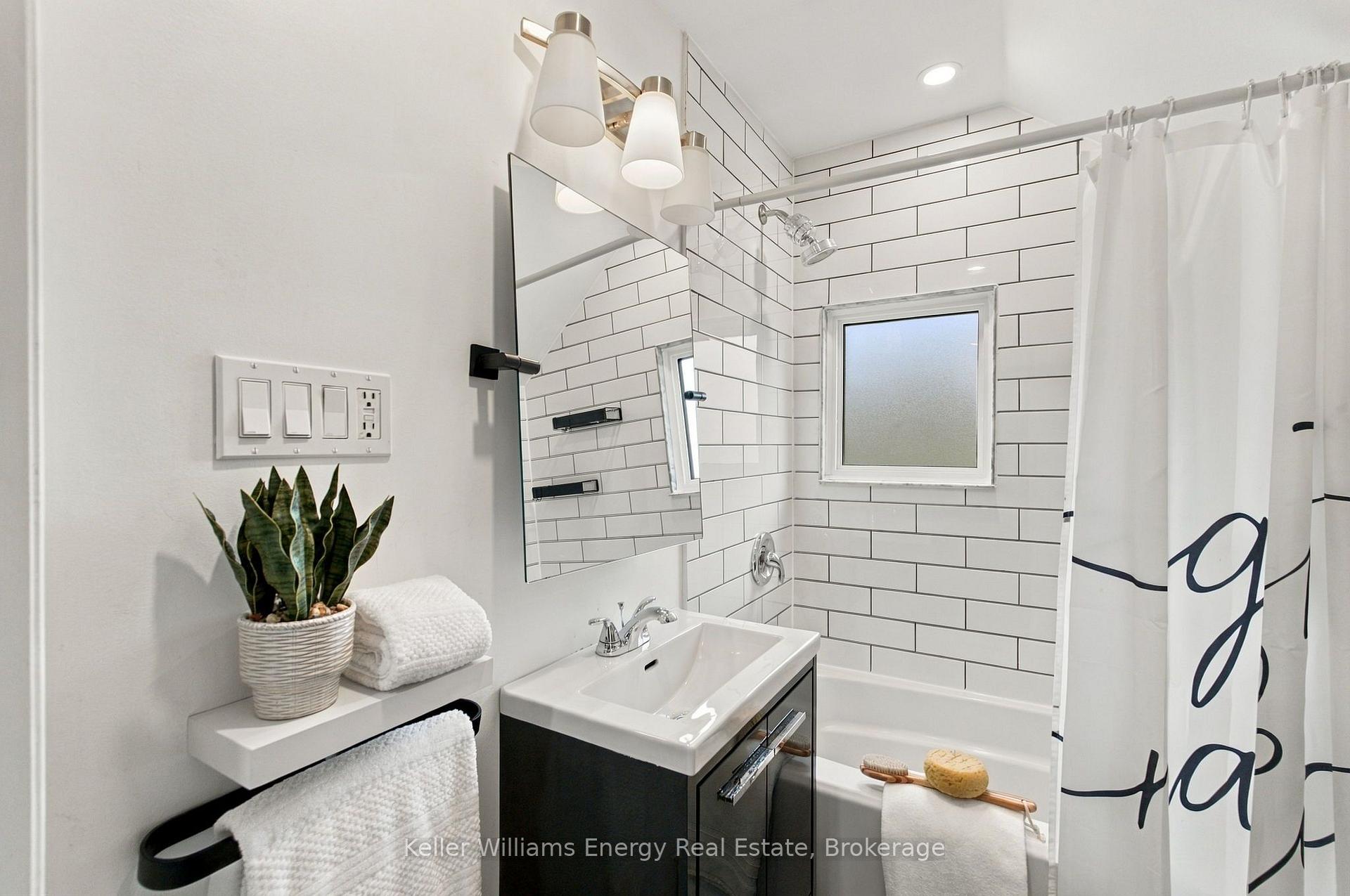 Photo 27 of 123 Barrie Avenue, Oshawa, Central — HOMEH