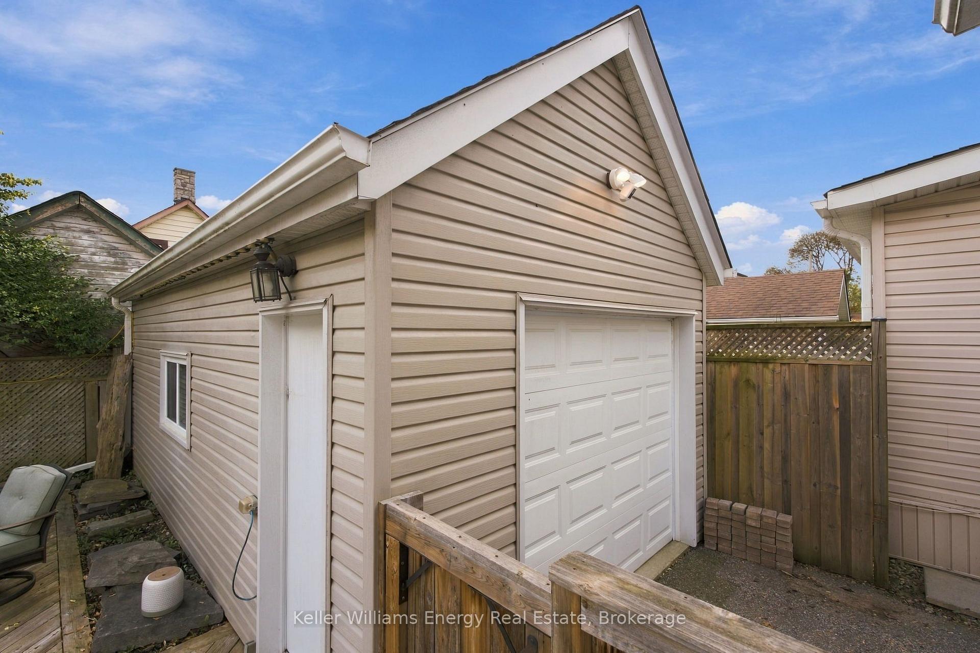 Photo 33 of 123 Barrie Avenue, Oshawa, Central — HOMEH