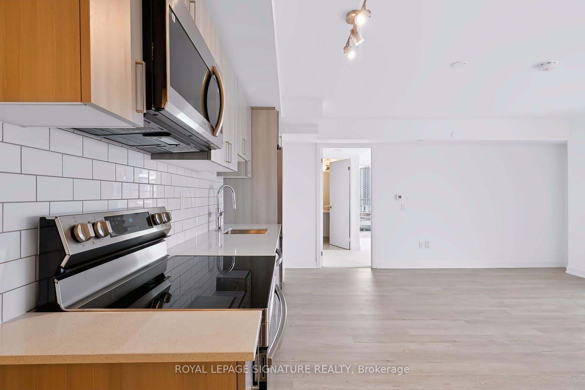 Photo 11 of Unit 2011, 1010 Sandy Beach Road, Pickering, Bay Ridges — HOMEH