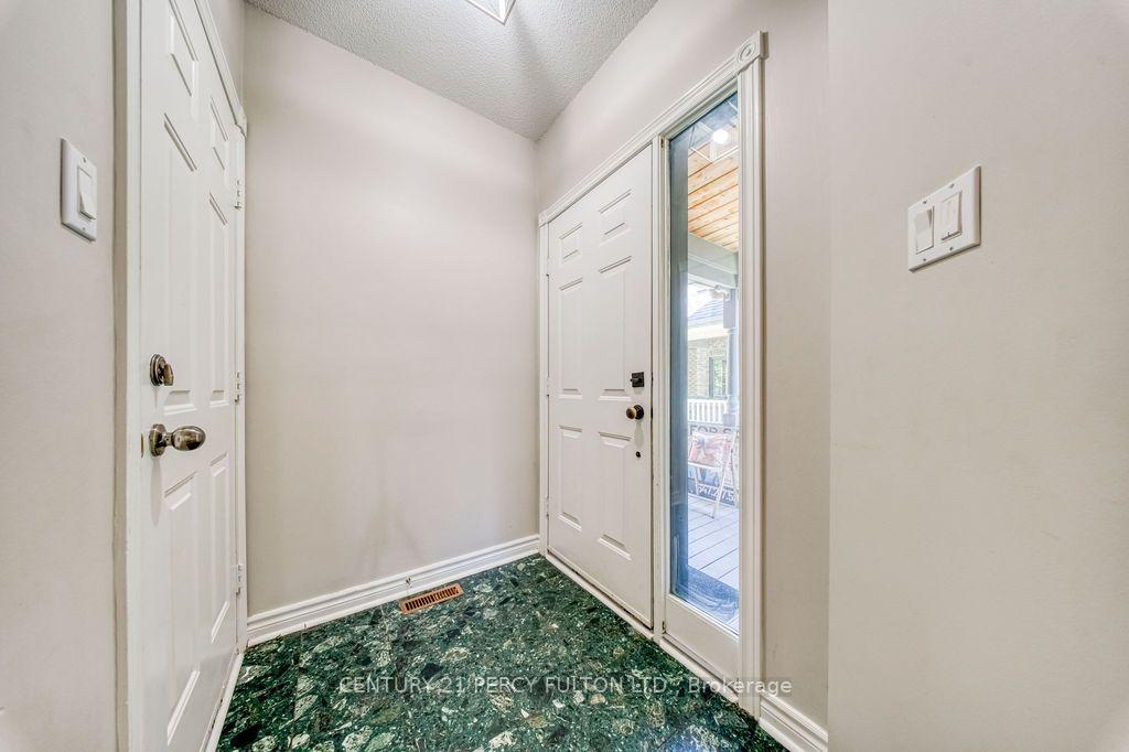 Photo 3 of 5522 Holbrook Road, Mississauga, Central Erin Mills — HOMEH
