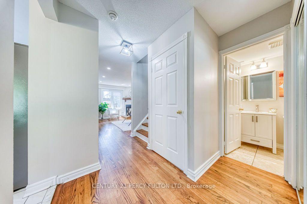 Photo 4 of 5522 Holbrook Road, Mississauga, Central Erin Mills — HOMEH
