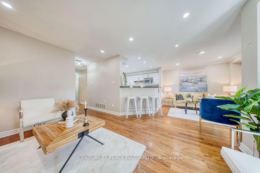 Photo 8 of 5522 Holbrook Road, Mississauga, Central Erin Mills — HOMEH