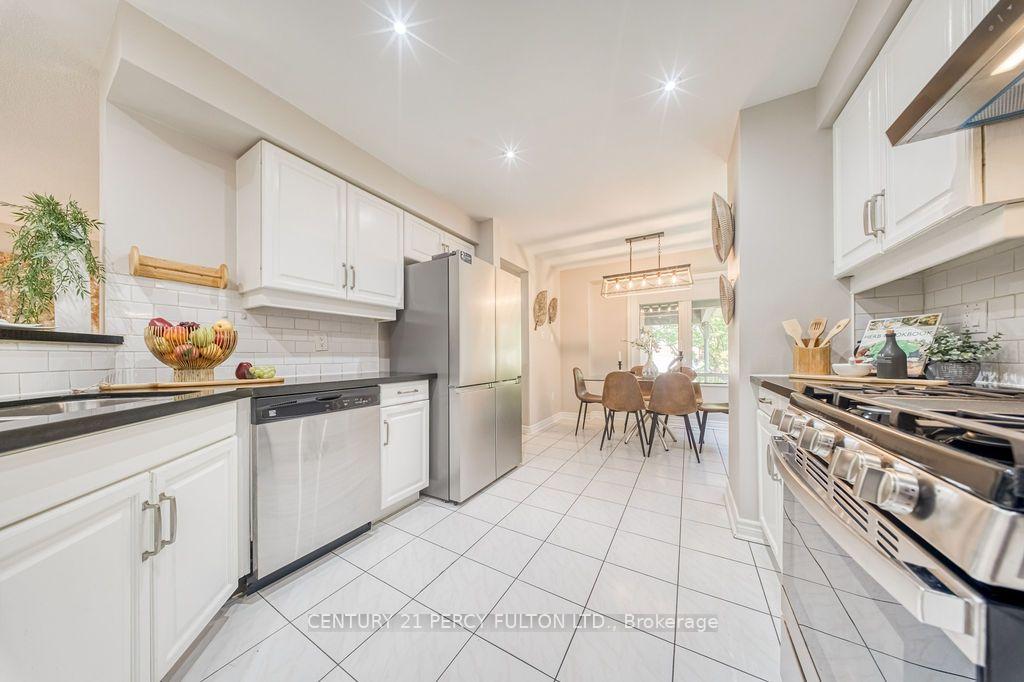 Photo 12 of 5522 Holbrook Road, Mississauga, Central Erin Mills — HOMEH