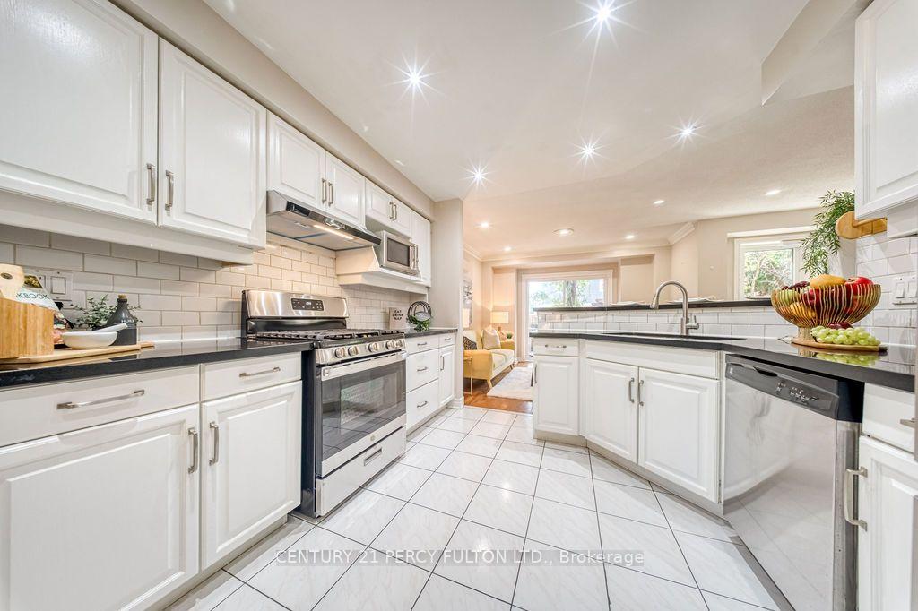 Photo 14 of 5522 Holbrook Road, Mississauga, Central Erin Mills — HOMEH