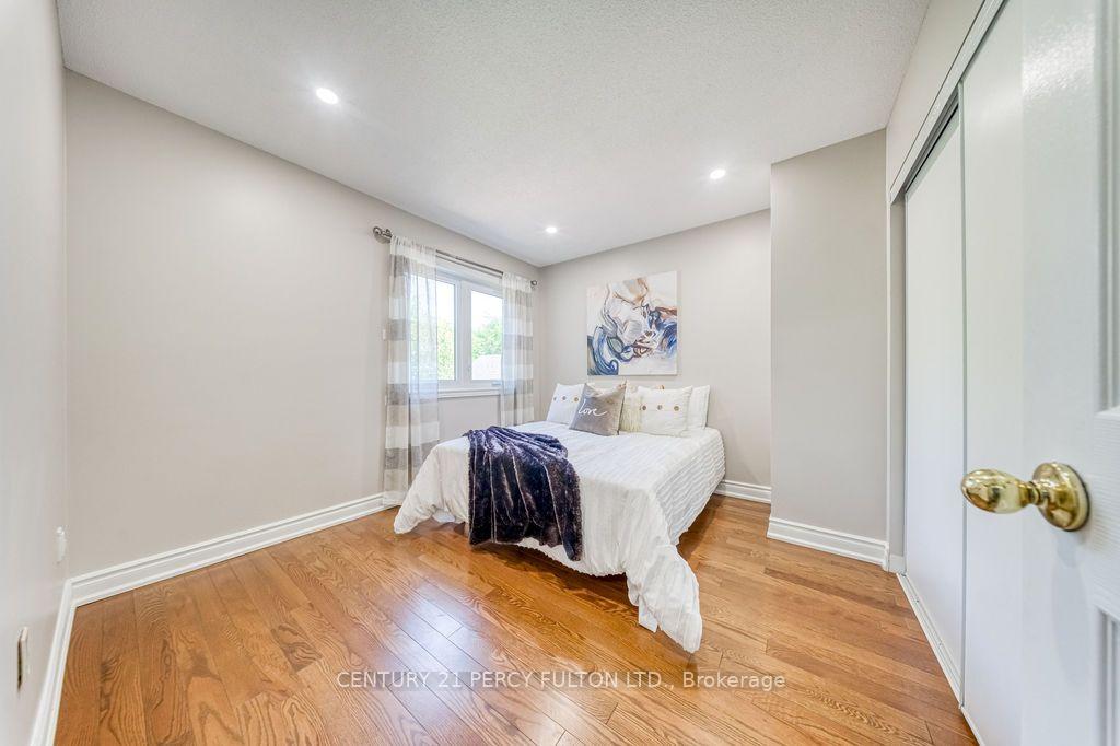 Photo 25 of 5522 Holbrook Road, Mississauga, Central Erin Mills — HOMEH