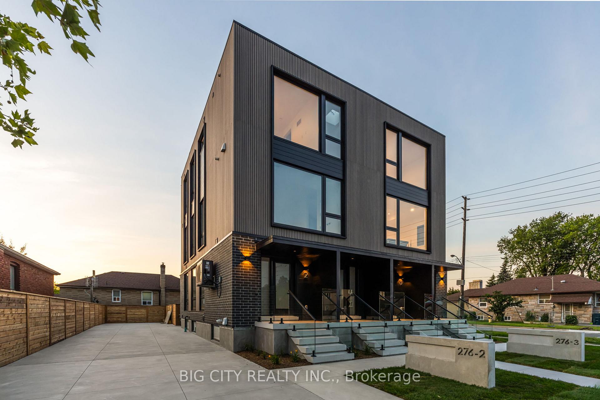 Photo 2 of Unit 3, 276 Lanor Avenue, Etobicoke, Alderwood — HOMEH