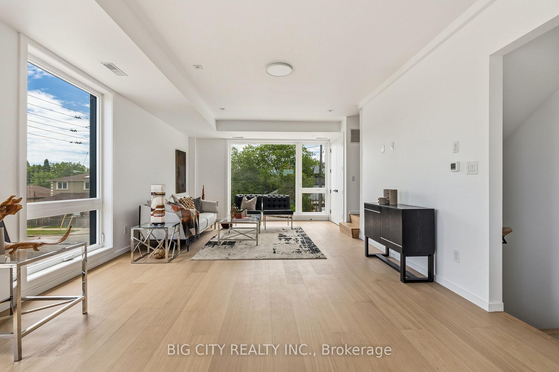 Photo 5 of Unit 3, 276 Lanor Avenue, Etobicoke, Alderwood — HOMEH