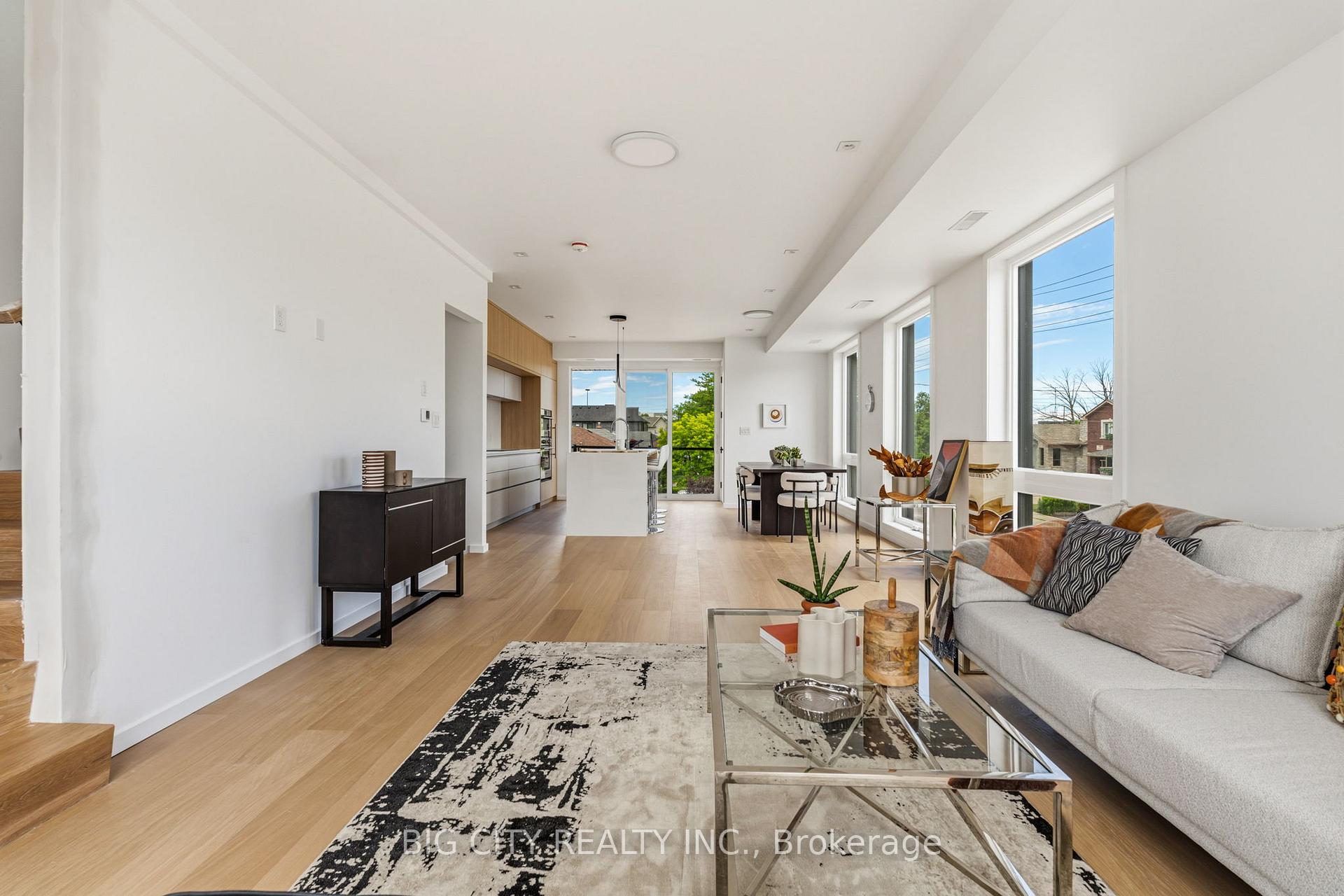 Photo 9 of Unit 3, 276 Lanor Avenue, Etobicoke, Alderwood — HOMEH
