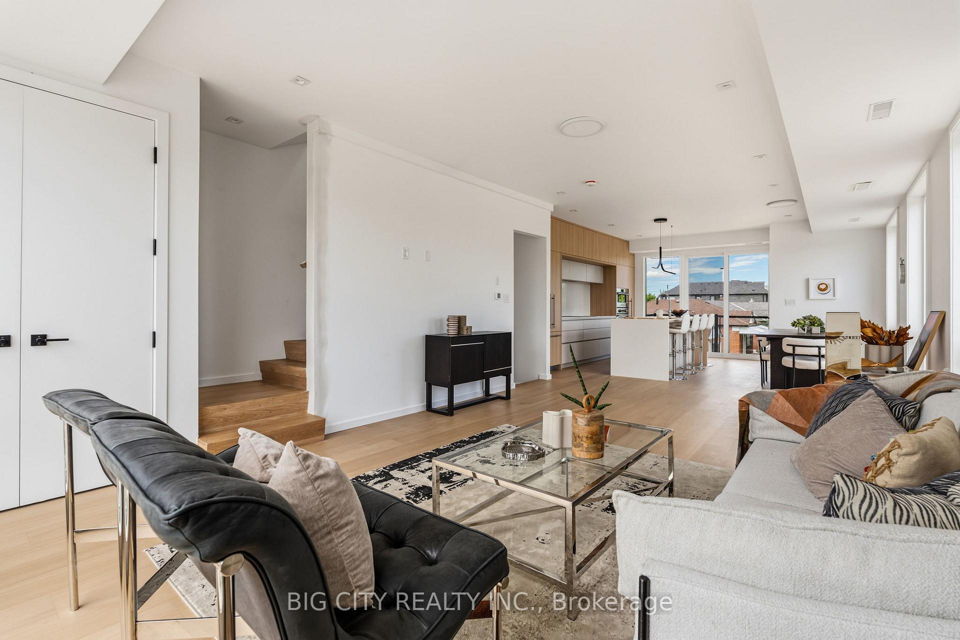 Photo 10 of Unit 3, 276 Lanor Avenue, Etobicoke, Alderwood — HOMEH