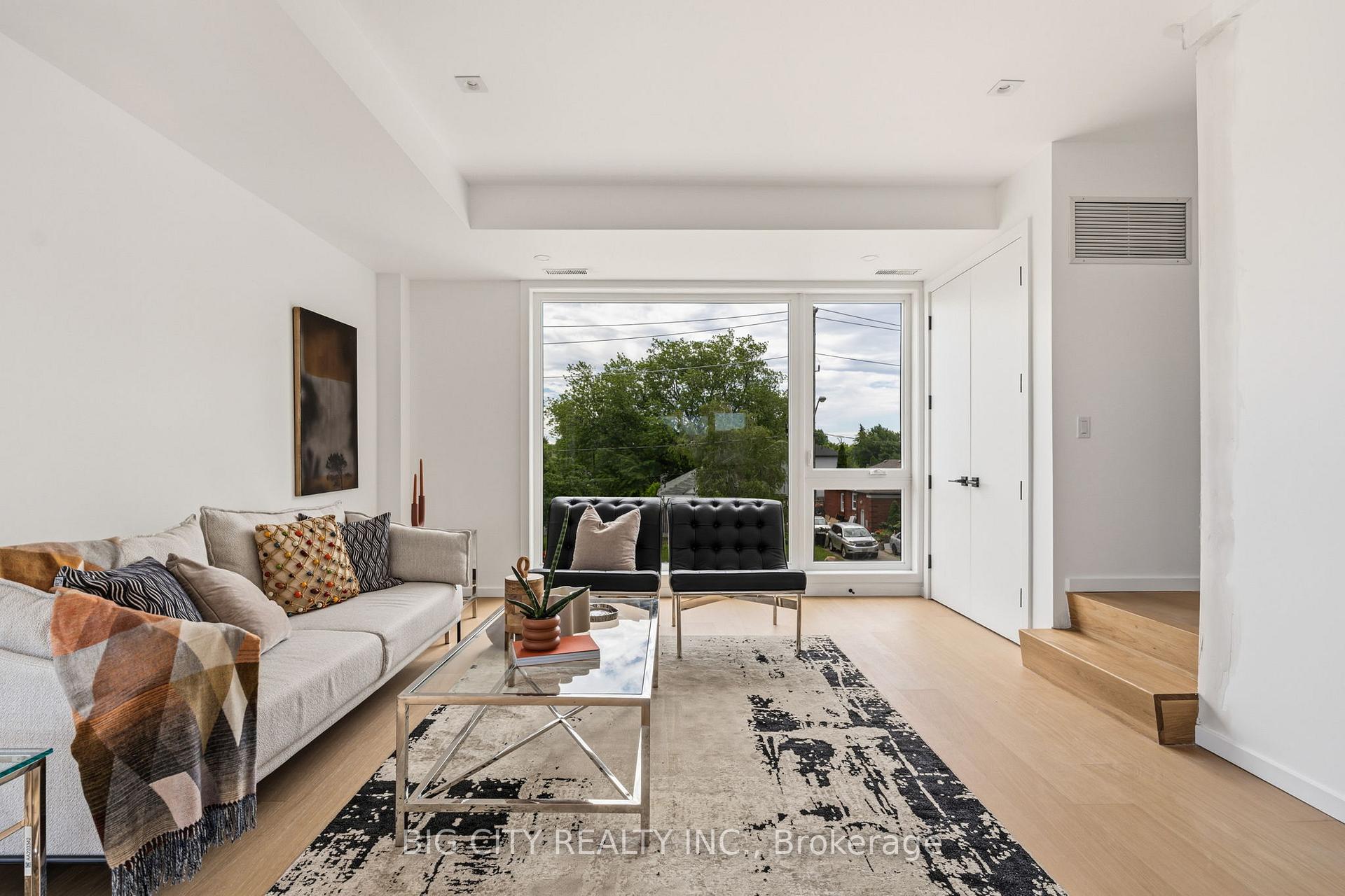 Photo 11 of Unit 3, 276 Lanor Avenue, Etobicoke, Alderwood — HOMEH