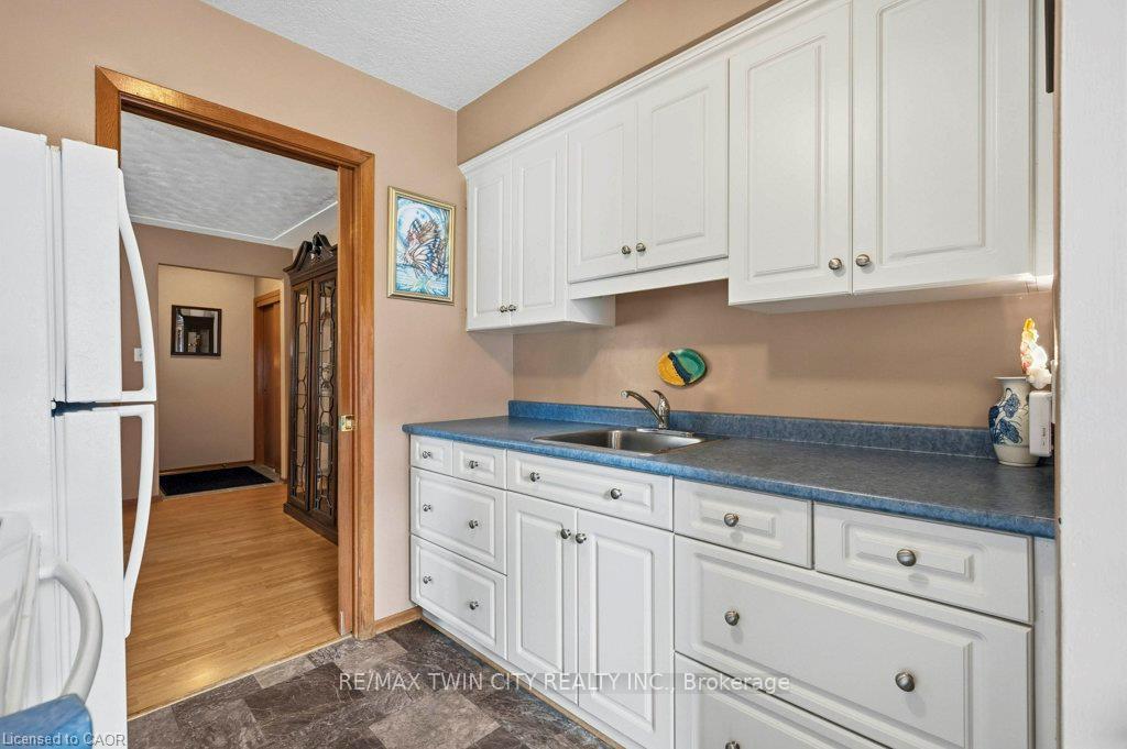 Photo 8 of 88 Bond Street, Kitchener, Northward — HOMEH