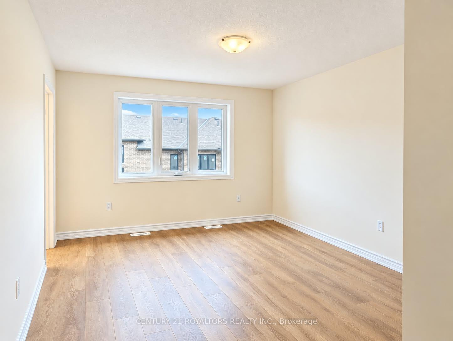 Photo 10 of 1909 Upper Thames Drive, Woodstock, Woodstock - North — HOMEH