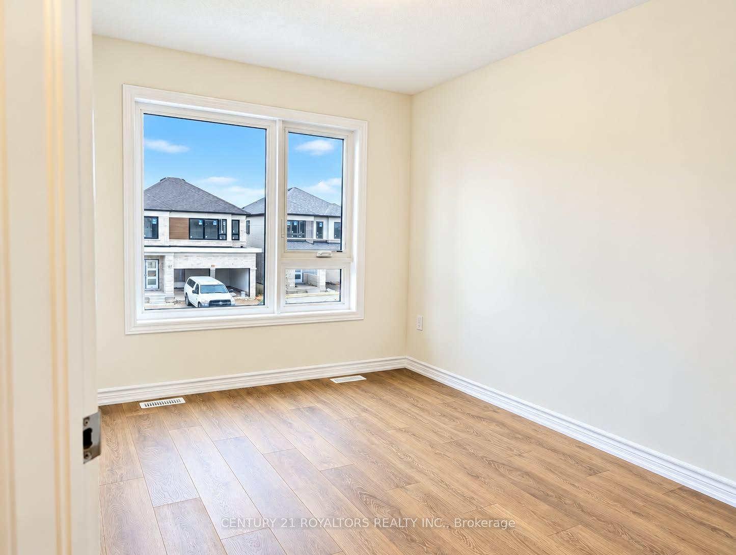 Photo 11 of 1909 Upper Thames Drive, Woodstock, Woodstock - North — HOMEH