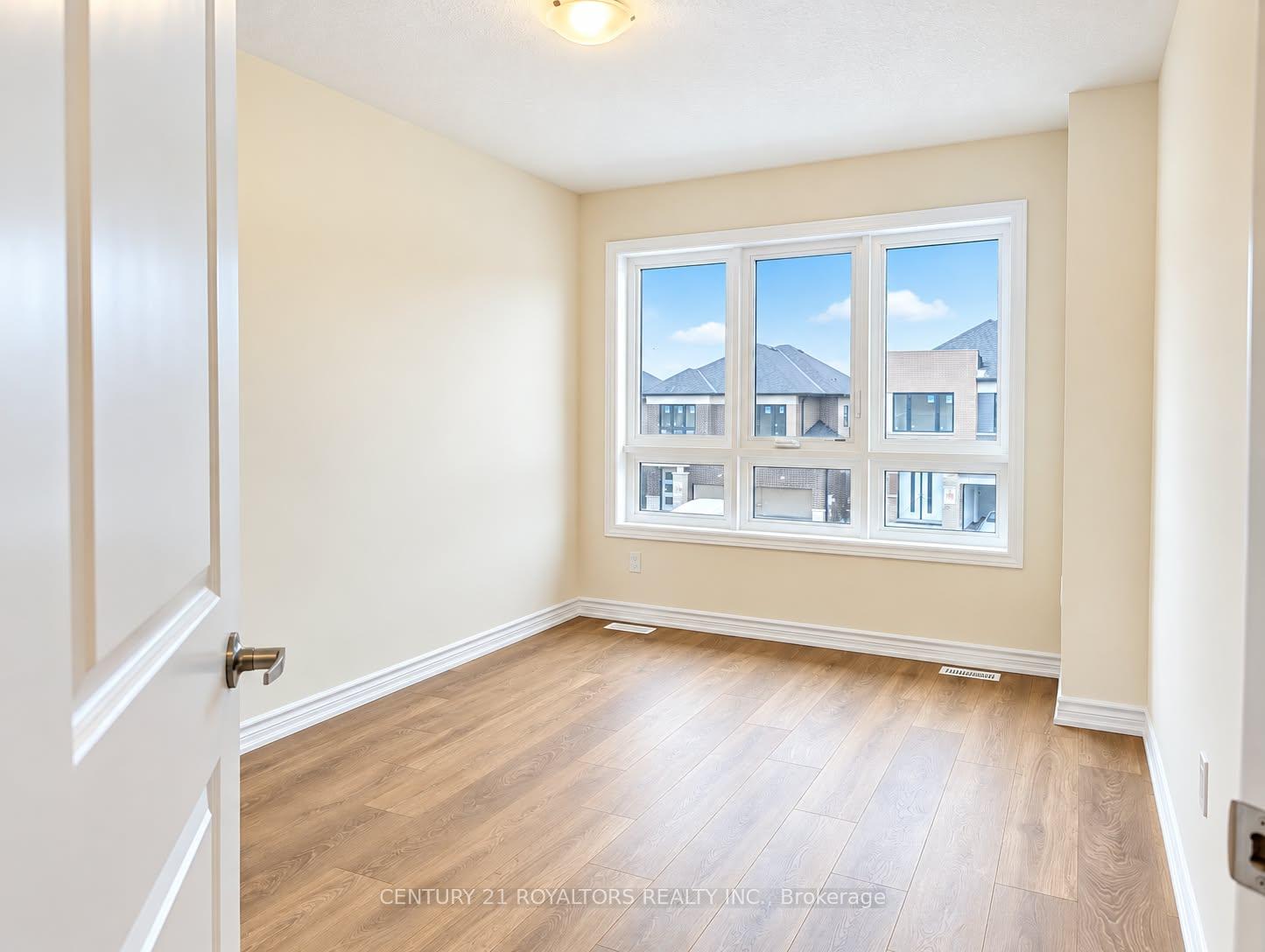 Photo 16 of 1909 Upper Thames Drive, Woodstock, Woodstock - North — HOMEH