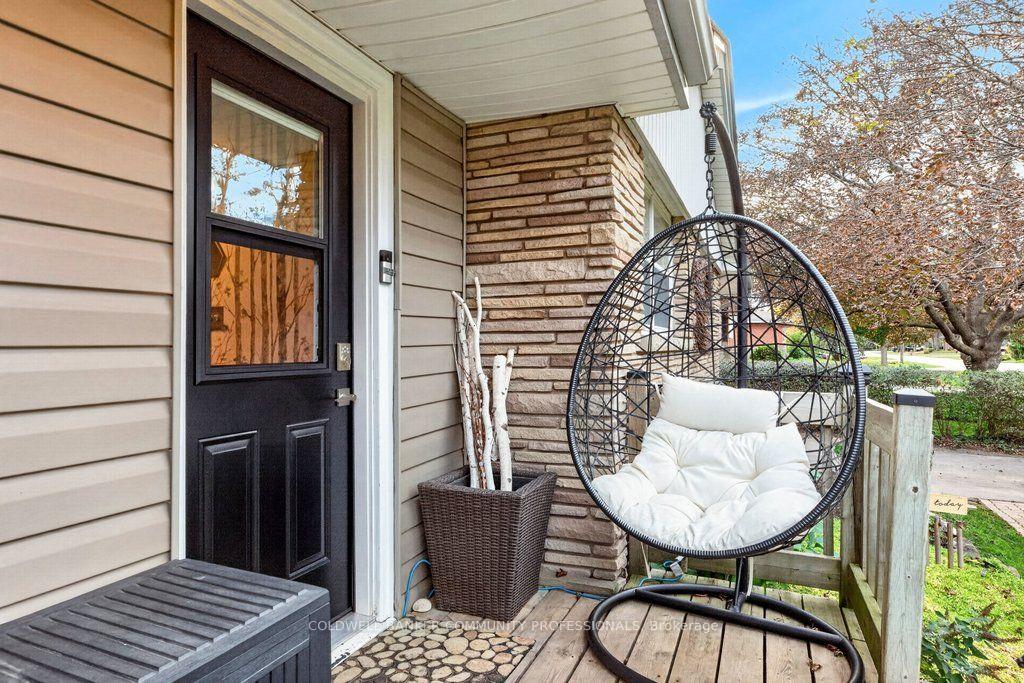 Photo 4 of 58 Hatton Drive, Hamilton, Ancaster — HOMEH