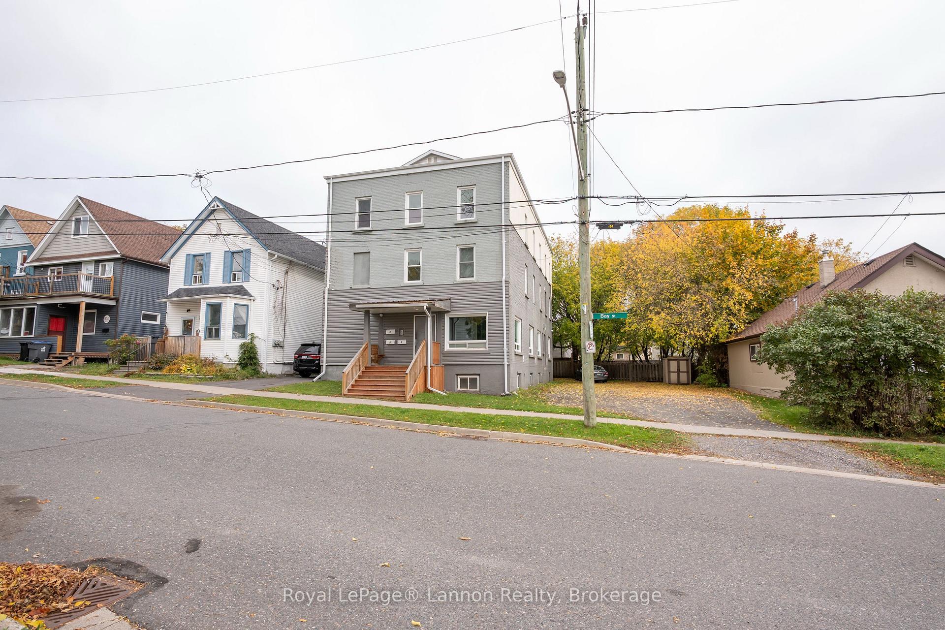 Photo 2 of 350 Bay Street, Thunder Bay, Court / Cumberland — HOMEH