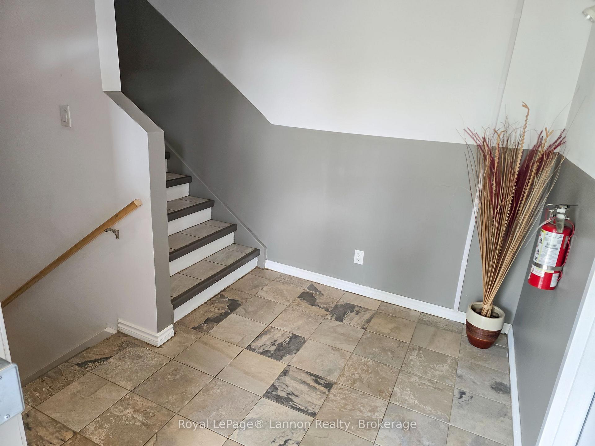 Photo 7 of 350 Bay Street, Thunder Bay, Court / Cumberland — HOMEH