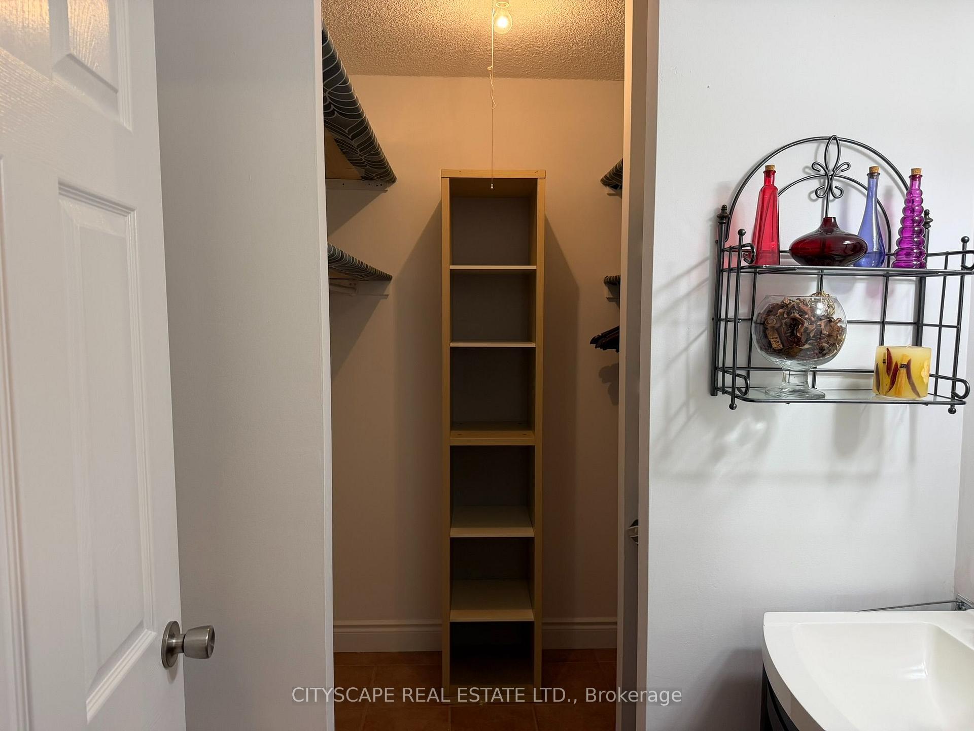 Photo 4 of Unit 507, 355 Rathburn Road E, Mississauga, Rathwood — HOMEH