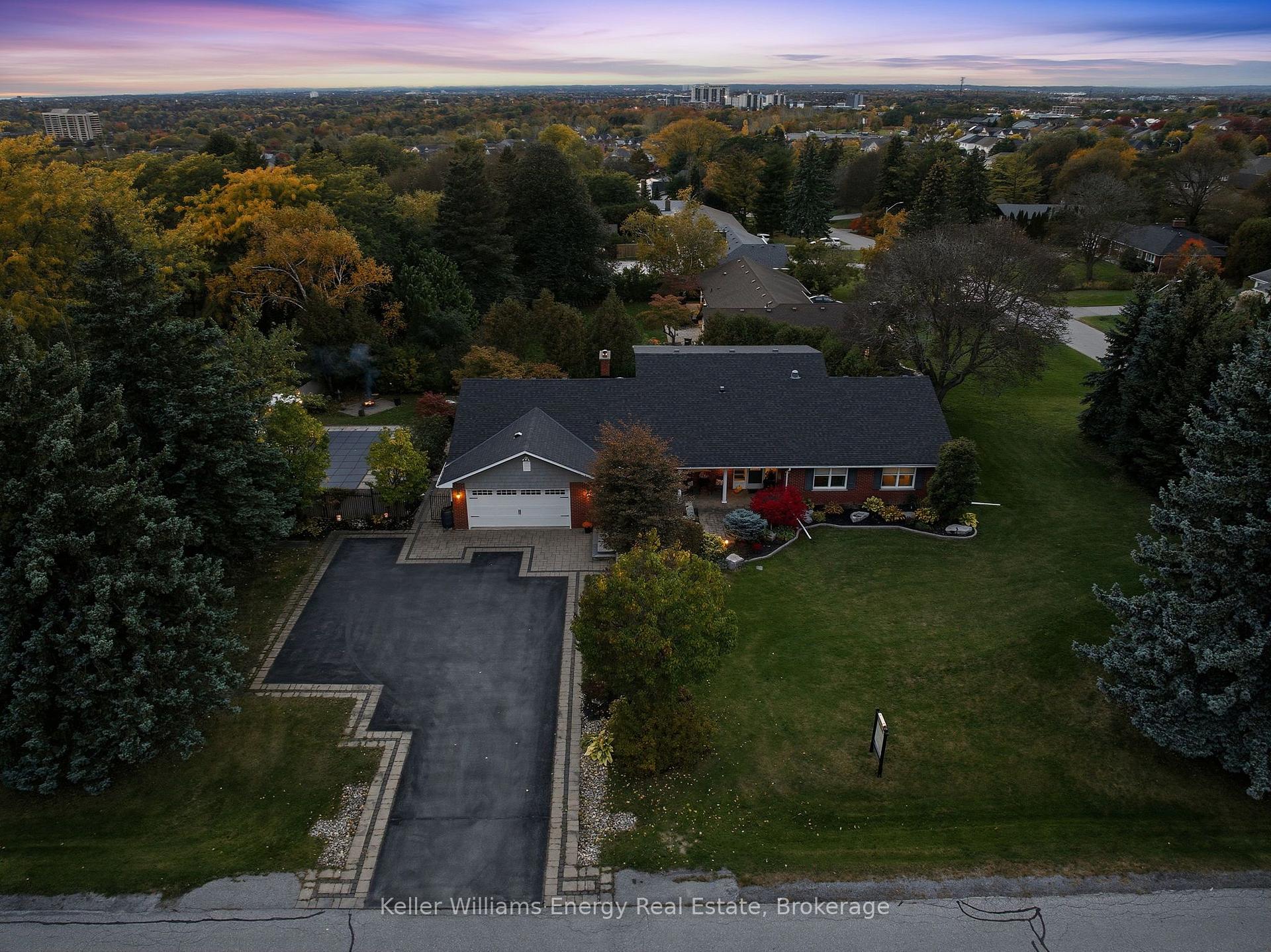 Photo 6 of 950 Swiss Heights, Oshawa, Pinecrest — HOMEH