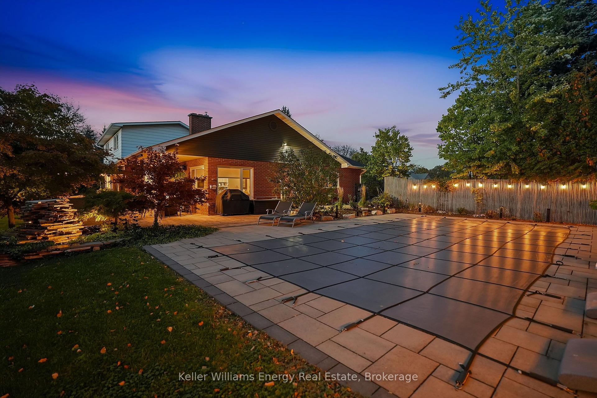 Photo 10 of 950 Swiss Heights, Oshawa, Pinecrest — HOMEH