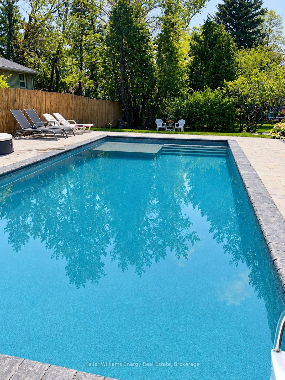 Photo 2 of 950 Swiss Heights, Oshawa, Pinecrest — HOMEH
