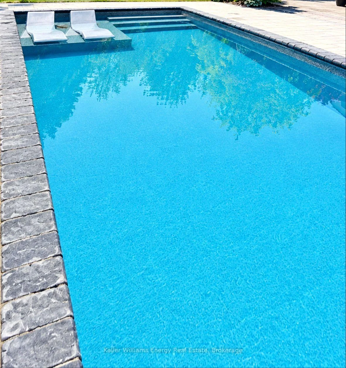 Photo 4 of 950 Swiss Heights, Oshawa, Pinecrest — HOMEH