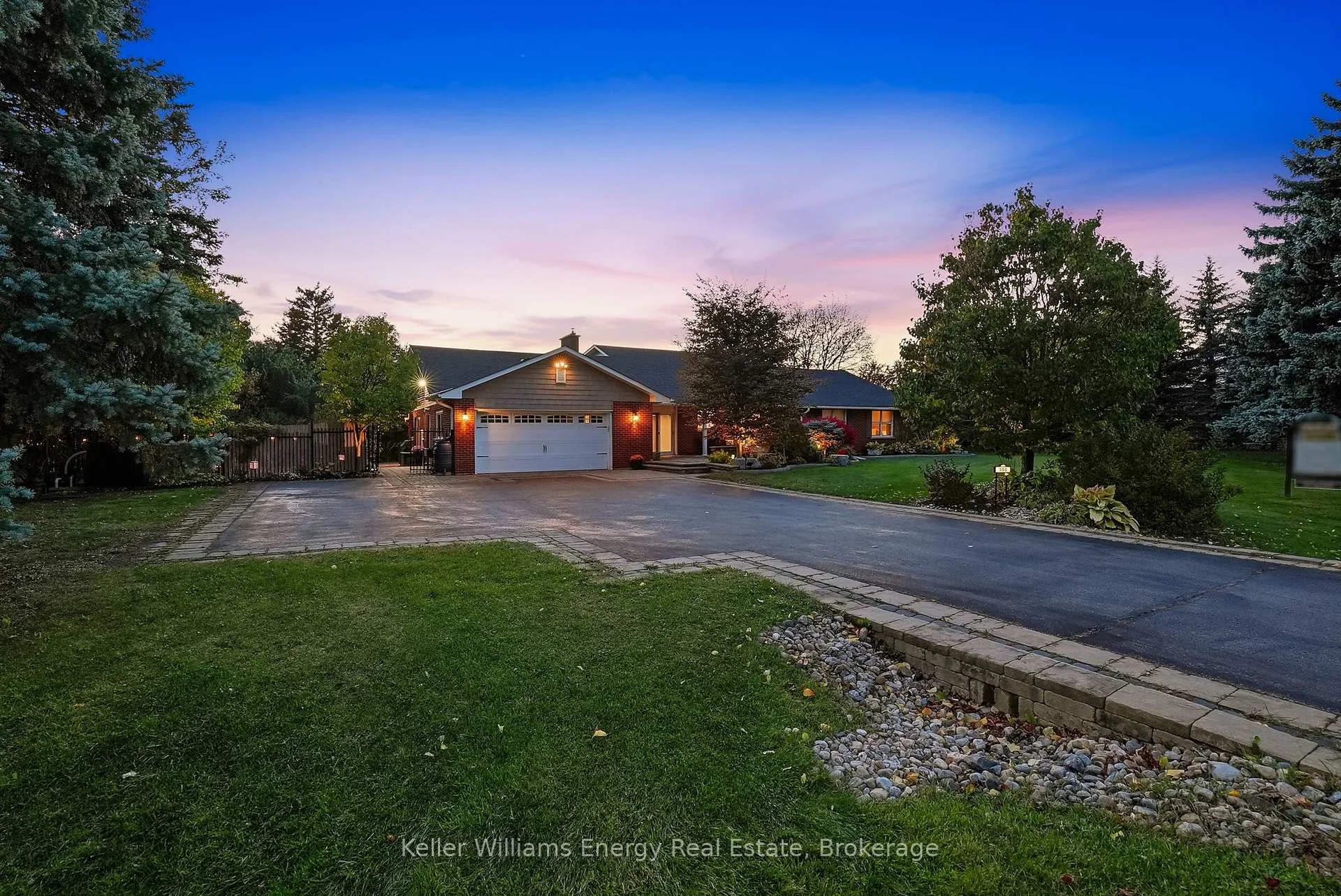 Photo 8 of 950 Swiss Heights, Oshawa, Pinecrest — HOMEH