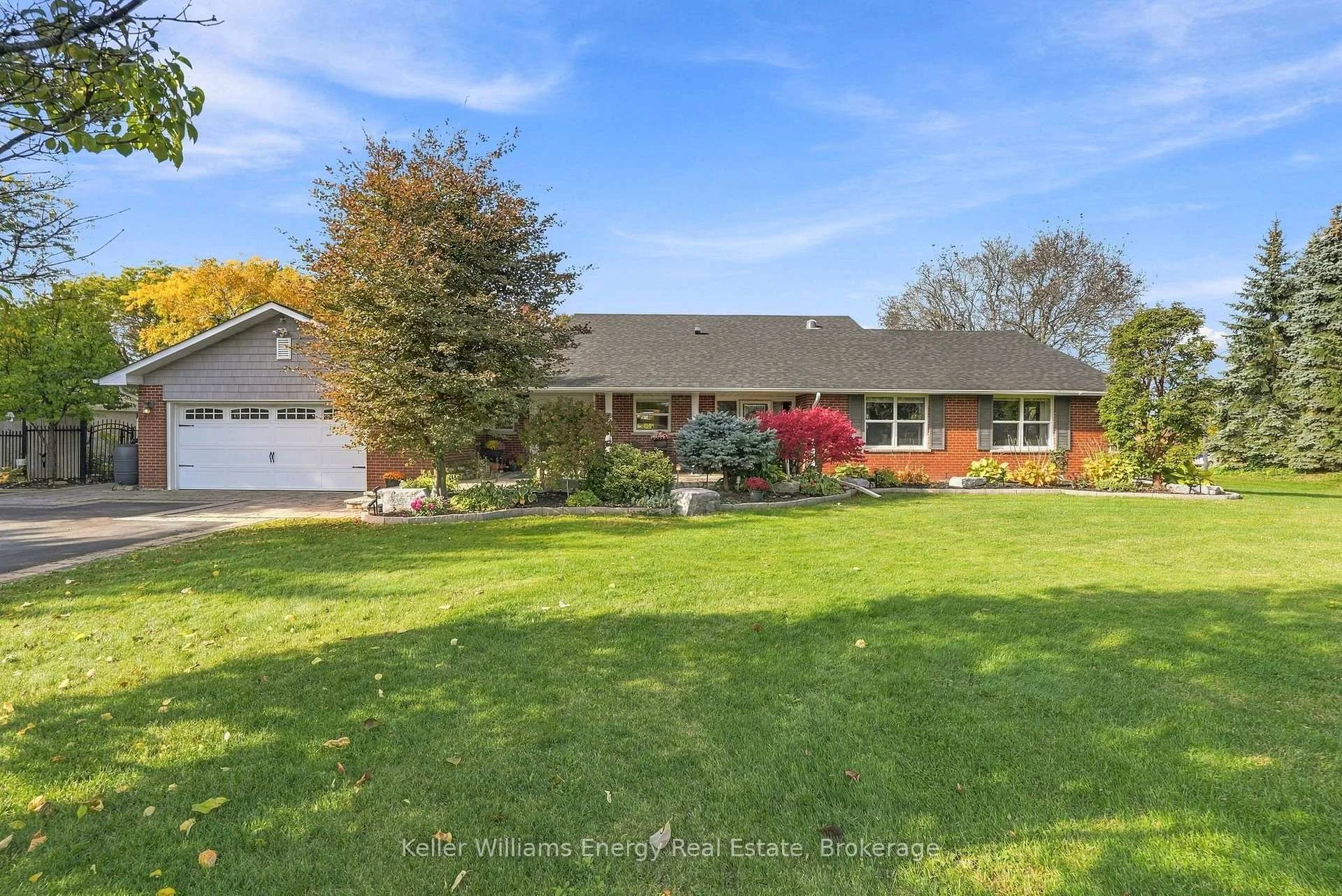 Photo 9 of 950 Swiss Heights, Oshawa, Pinecrest — HOMEH