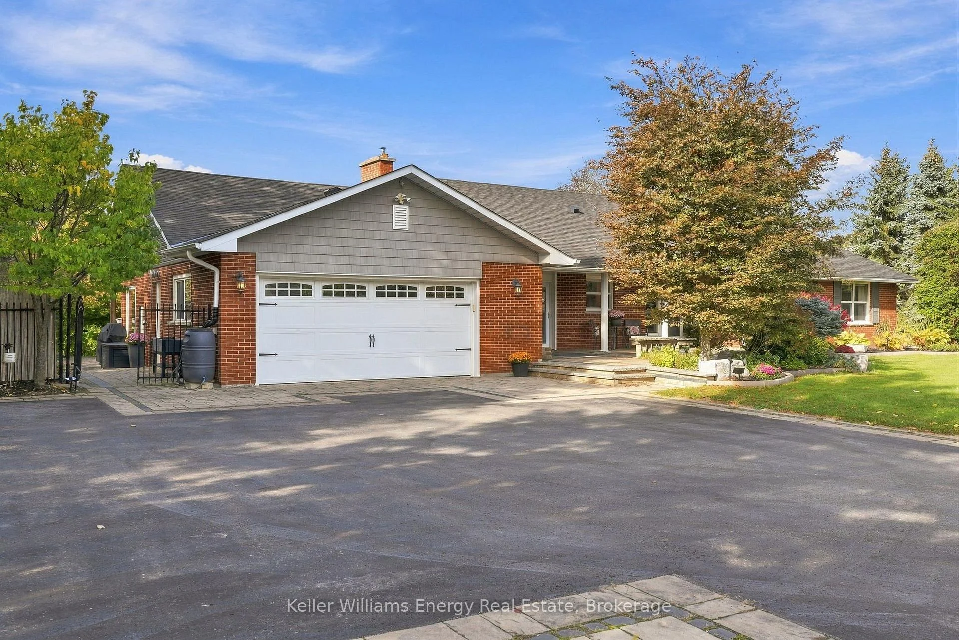 Photo 12 of 950 Swiss Heights, Oshawa, Pinecrest — HOMEH