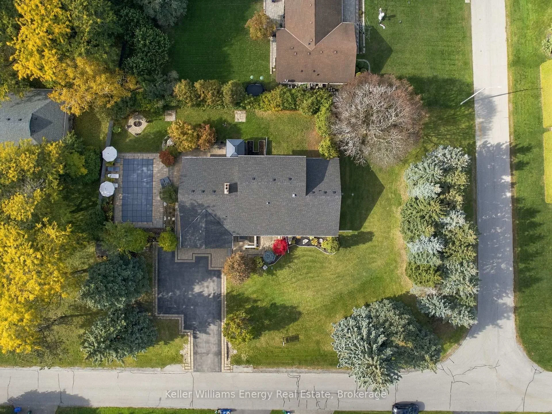 Photo 13 of 950 Swiss Heights, Oshawa, Pinecrest — HOMEH