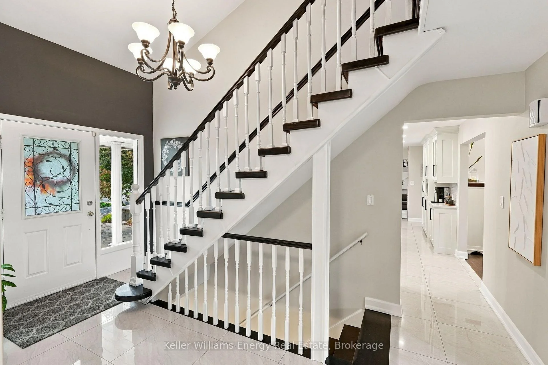 Photo 15 of 950 Swiss Heights, Oshawa, Pinecrest — HOMEH