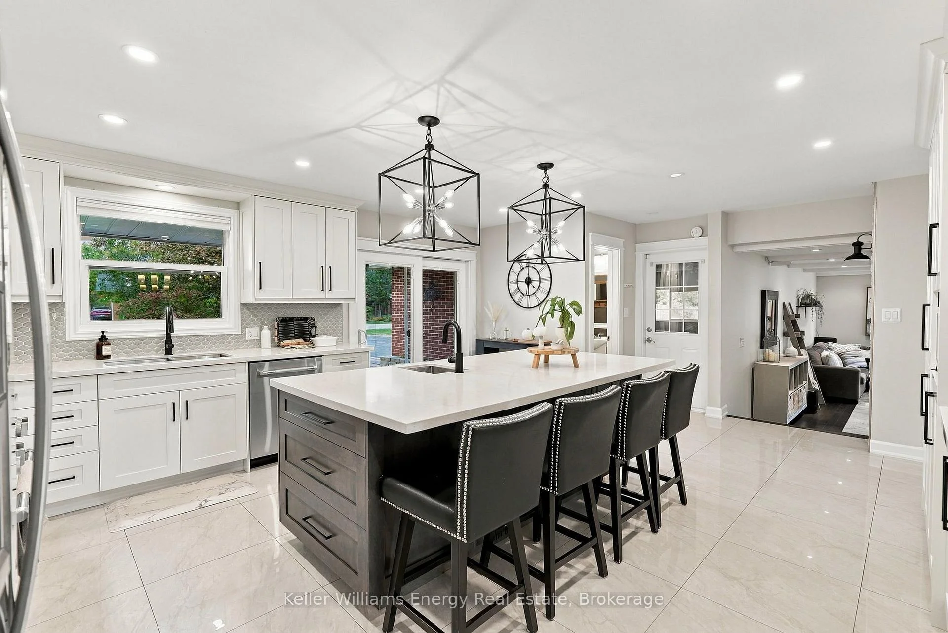 Photo 20 of 950 Swiss Heights, Oshawa, Pinecrest — HOMEH