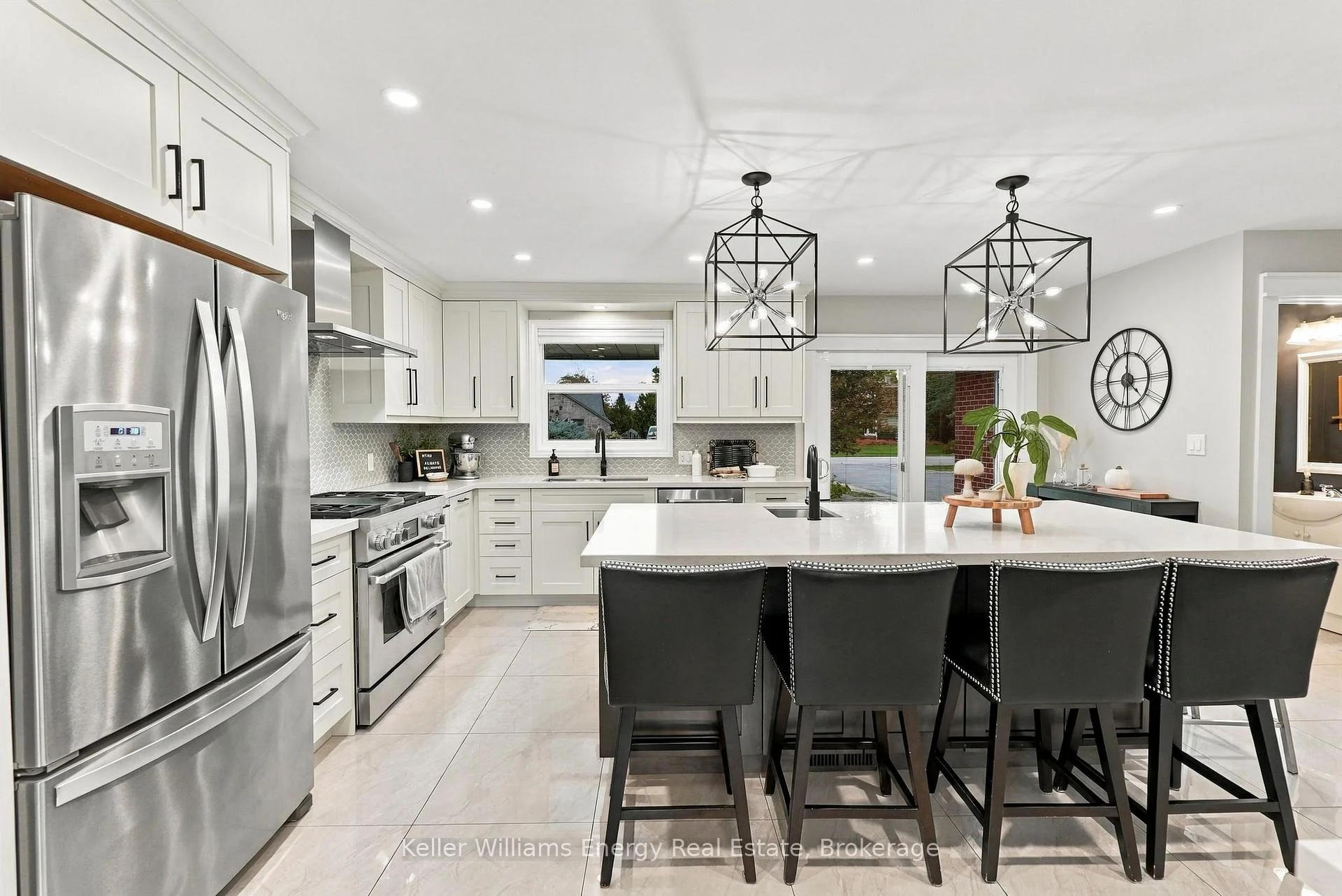 Photo 21 of 950 Swiss Heights, Oshawa, Pinecrest — HOMEH