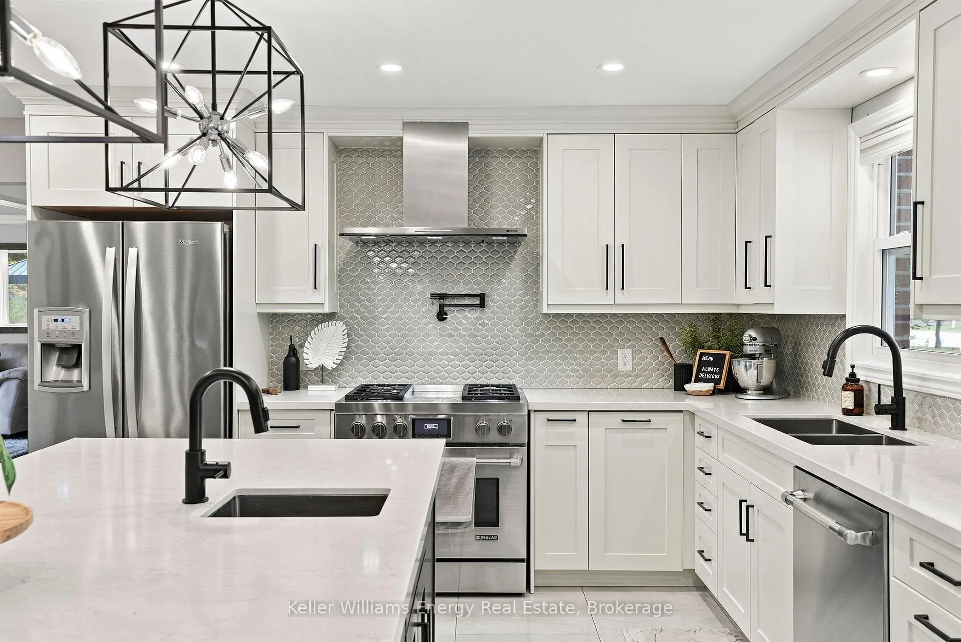 Photo 24 of 950 Swiss Heights, Oshawa, Pinecrest — HOMEH