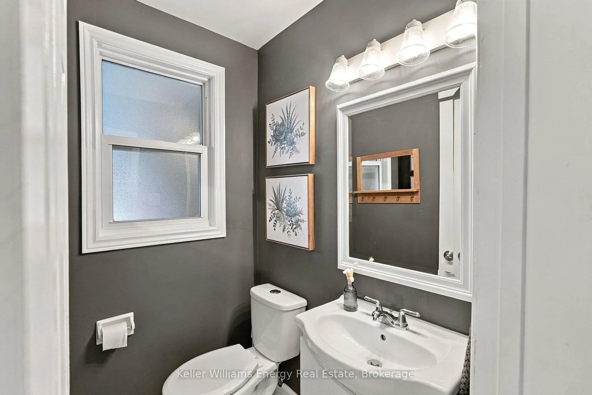 Photo 29 of 950 Swiss Heights, Oshawa, Pinecrest — HOMEH