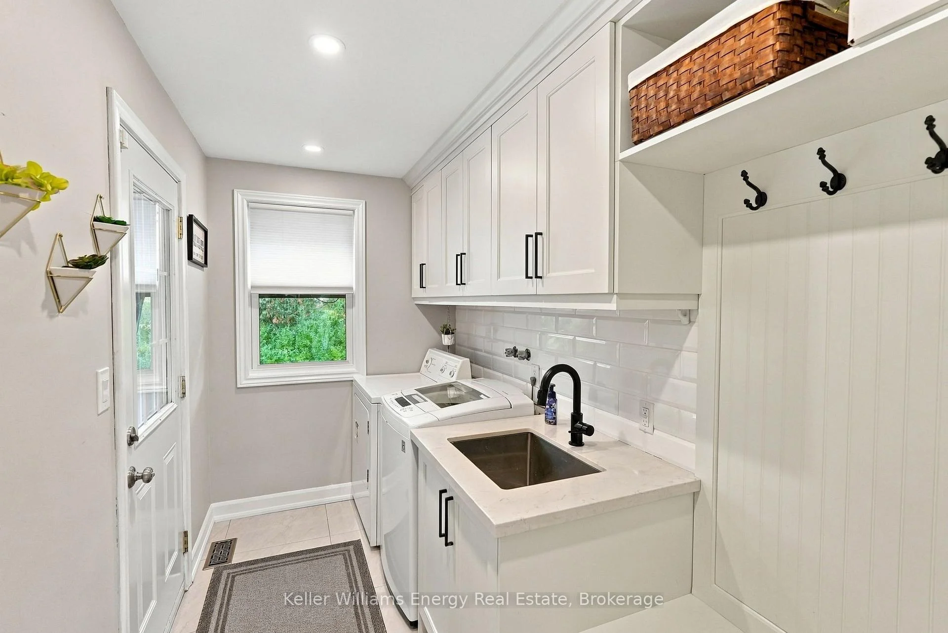 Photo 30 of 950 Swiss Heights, Oshawa, Pinecrest — HOMEH