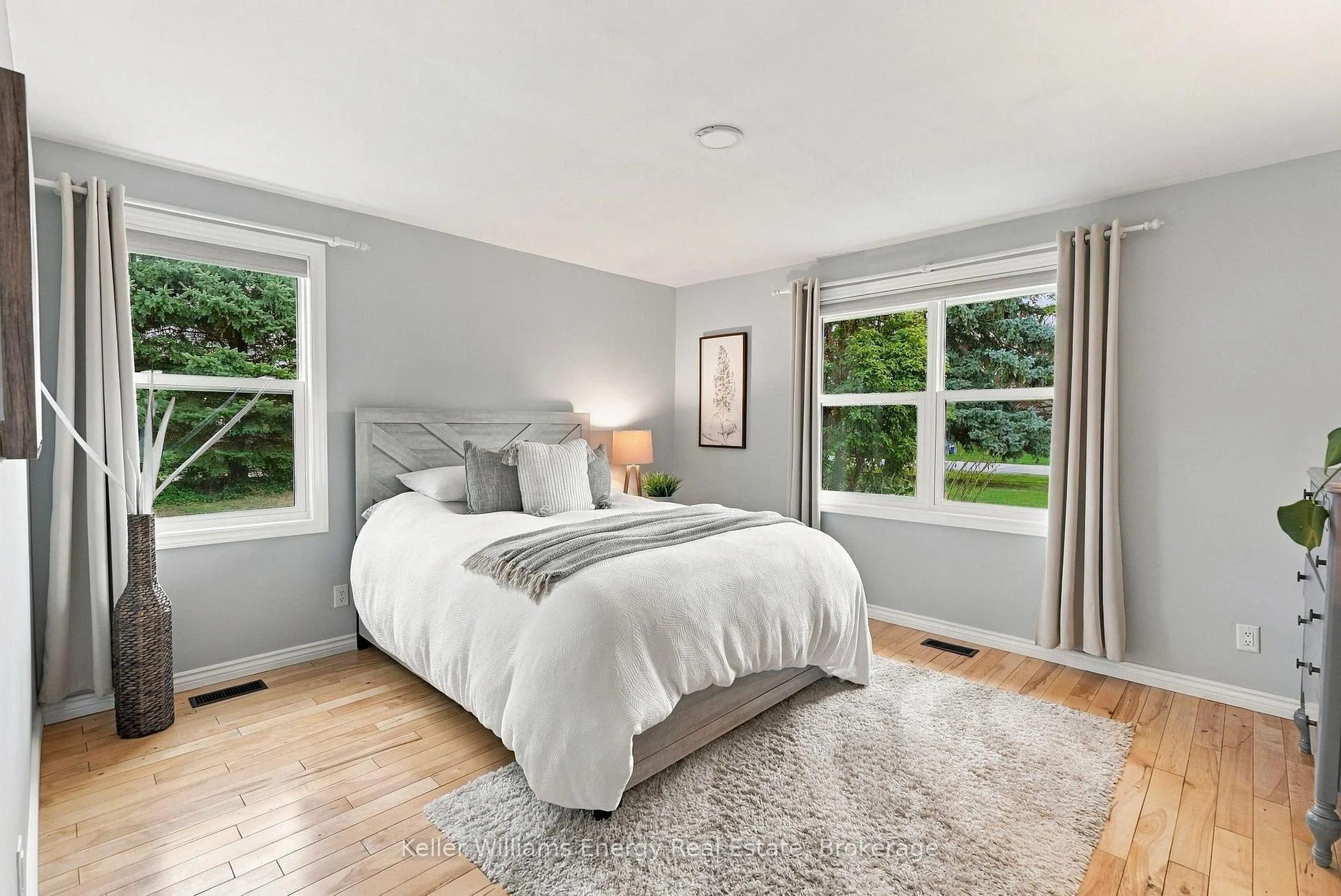 Photo 31 of 950 Swiss Heights, Oshawa, Pinecrest — HOMEH