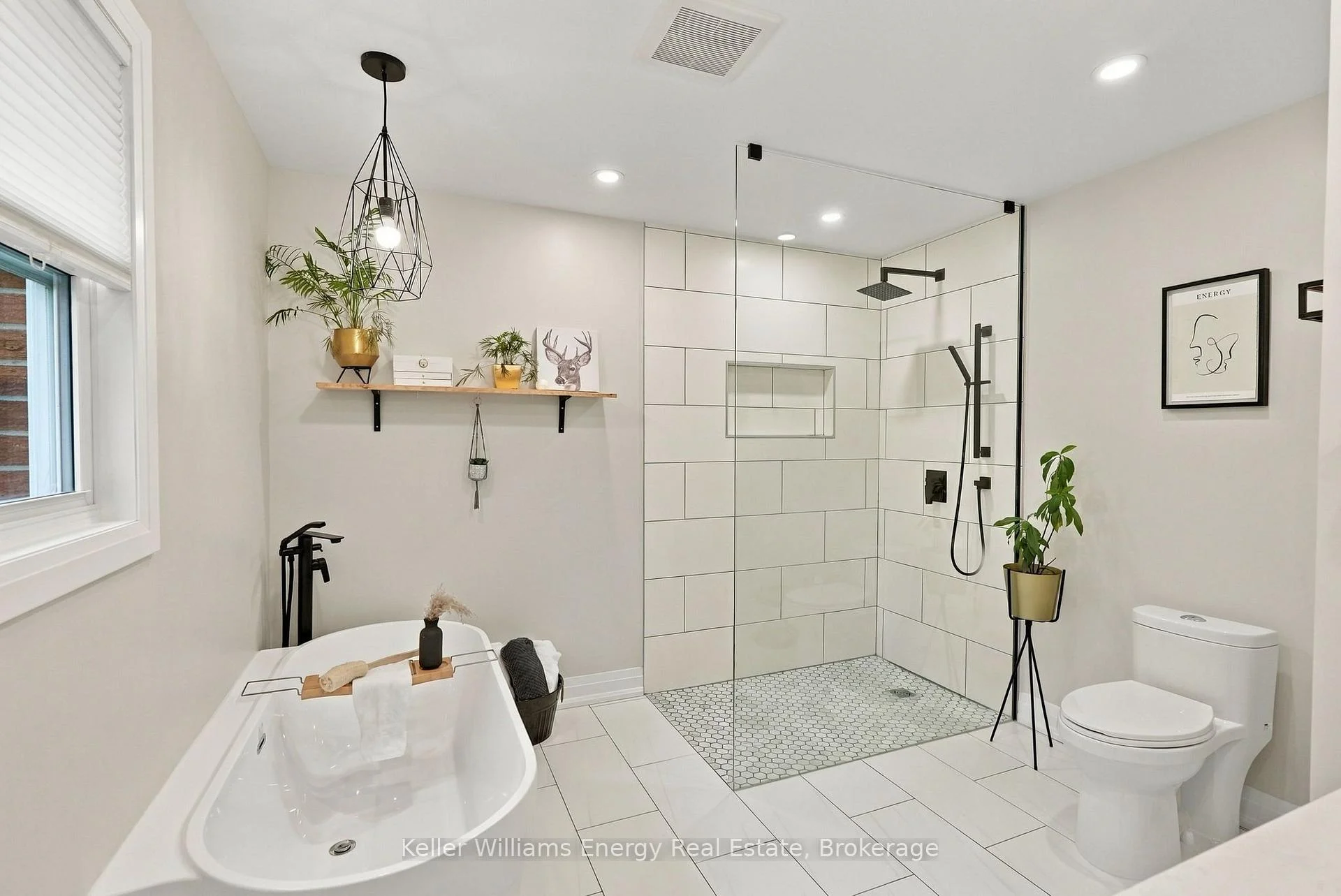 Photo 36 of 950 Swiss Heights, Oshawa, Pinecrest — HOMEH