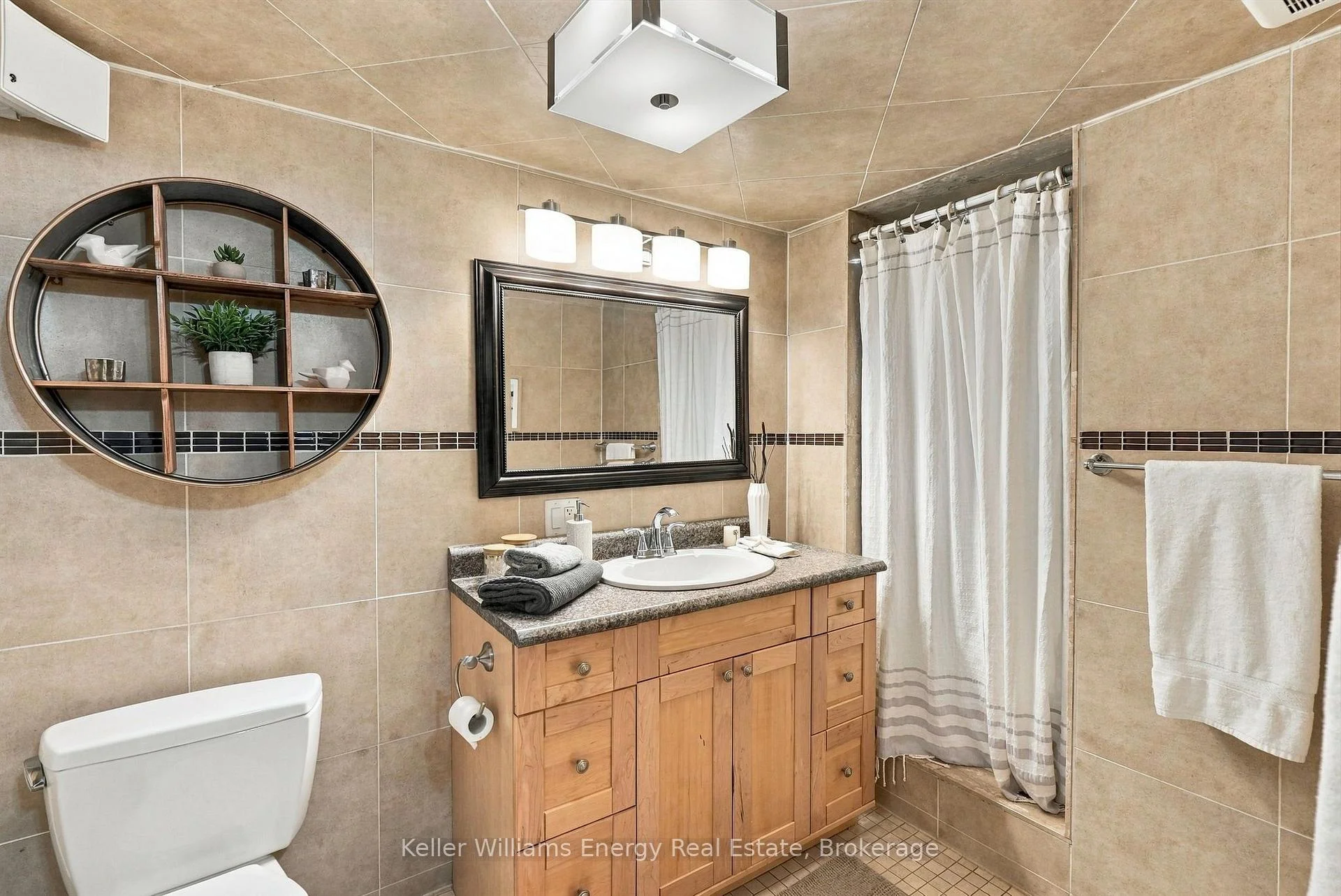 Photo 44 of 950 Swiss Heights, Oshawa, Pinecrest — HOMEH